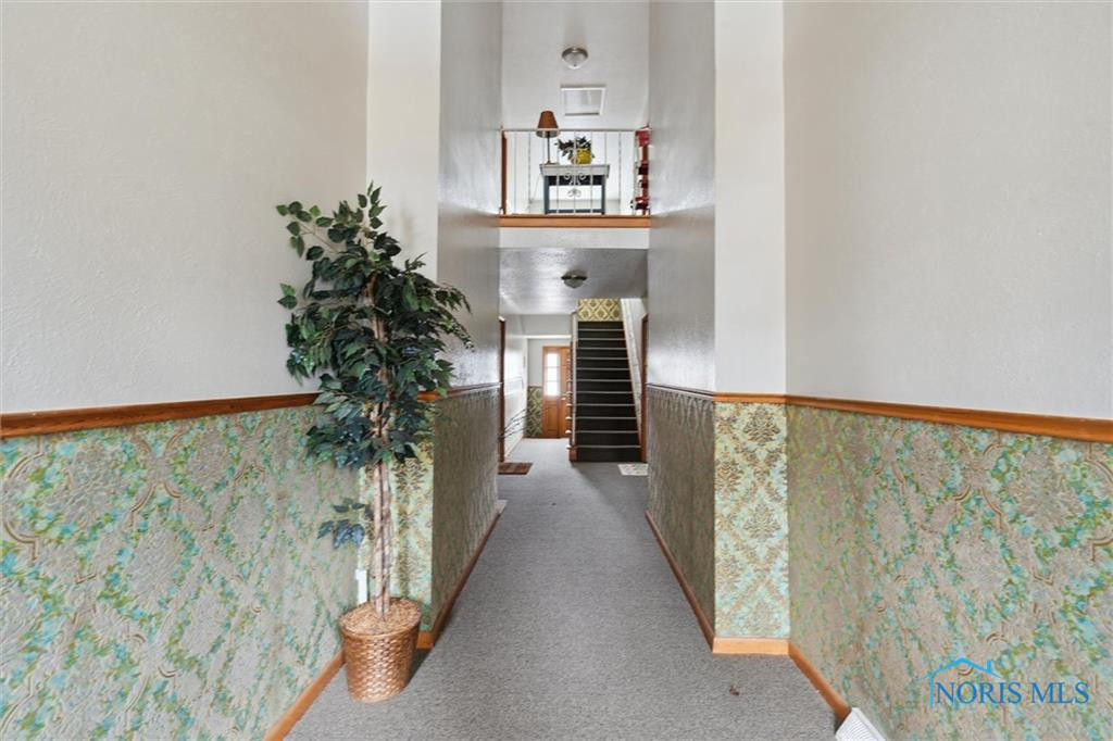 5464 Cresthaven Lane