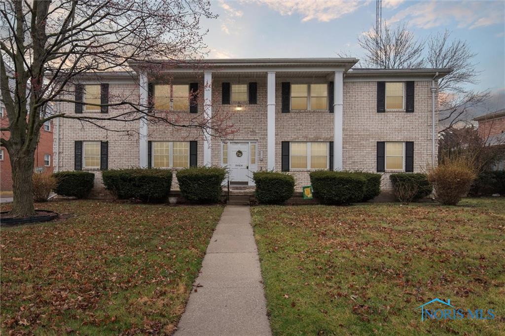 5464 Cresthaven Lane