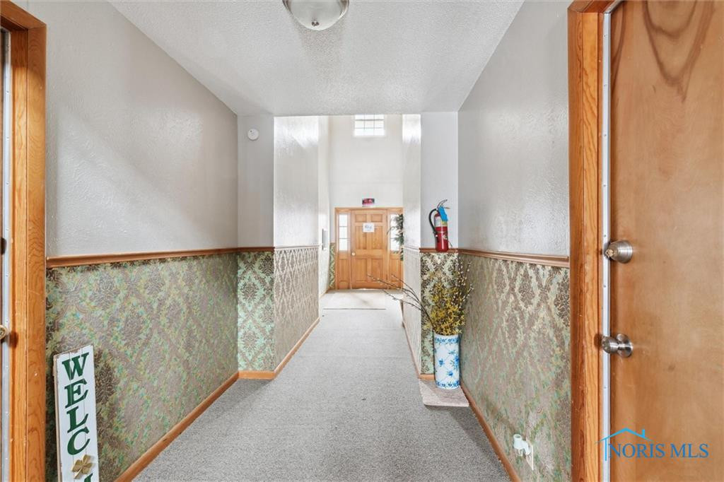 5464 Cresthaven Lane