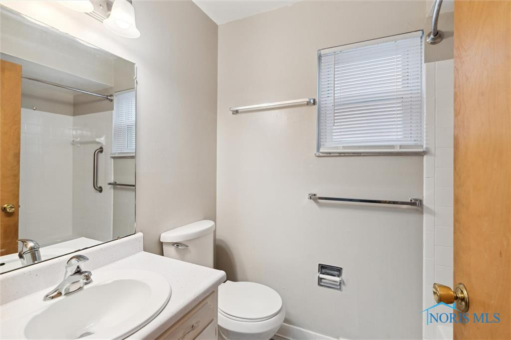 5464 Cresthaven Lane