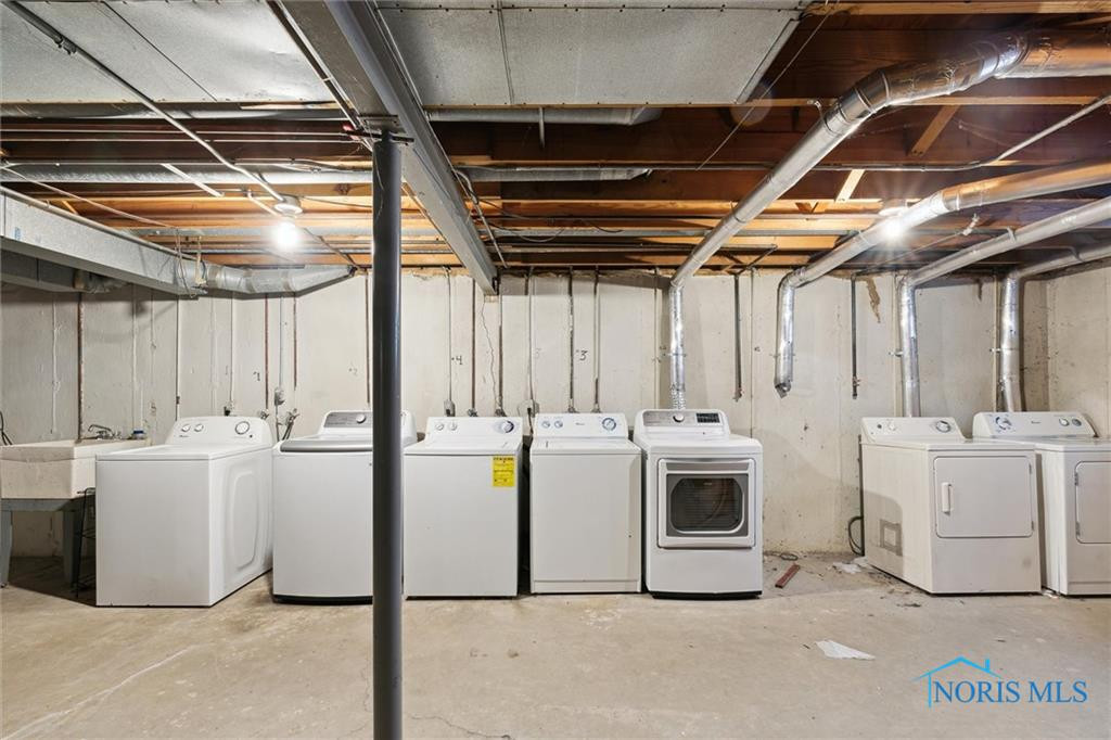 5464 Cresthaven Lane