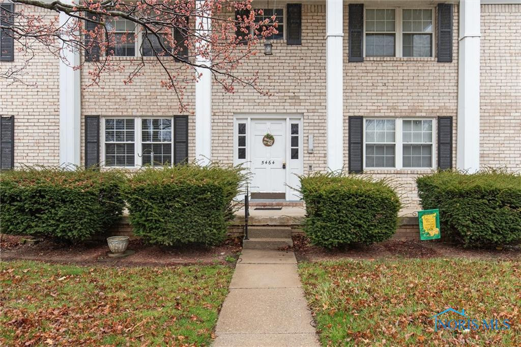 5464 Cresthaven Lane