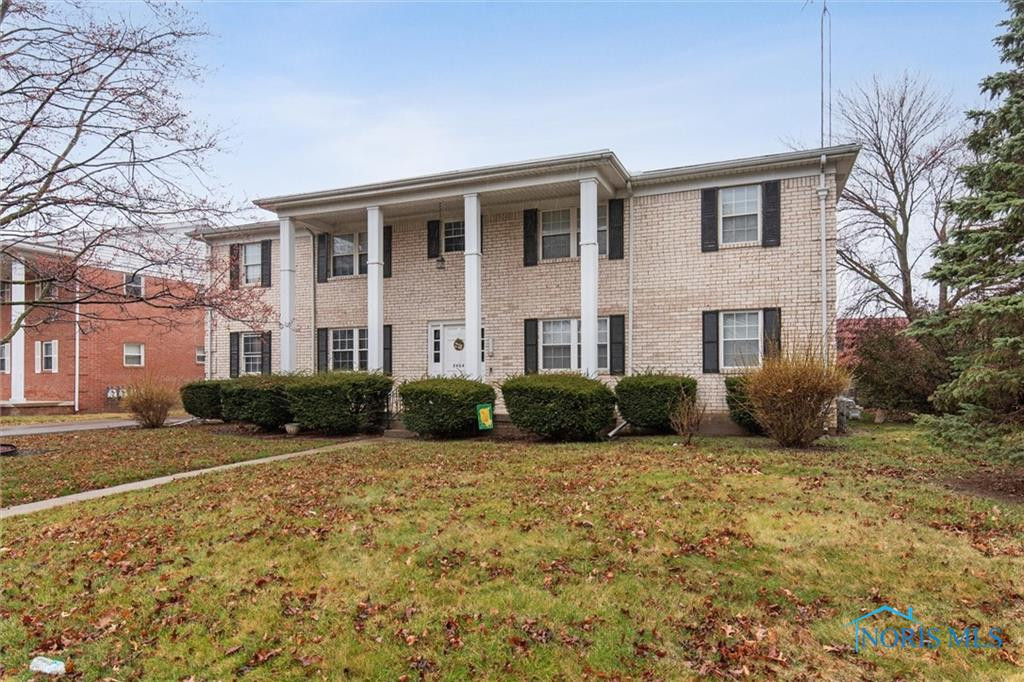 5464 Cresthaven Lane