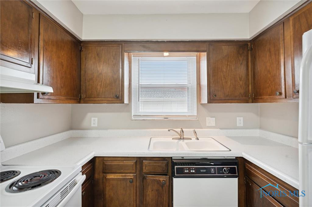 5464 Cresthaven Lane