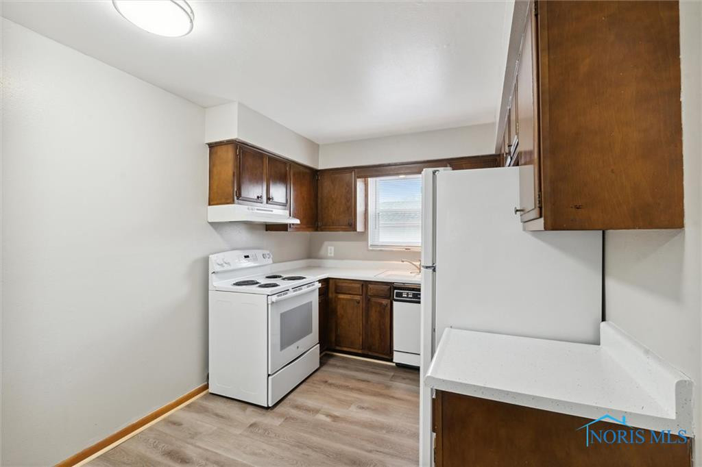 5464 Cresthaven Lane