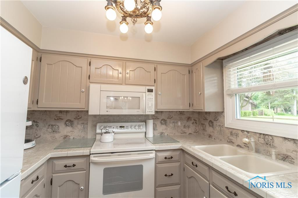 4042 Newcastle Drive