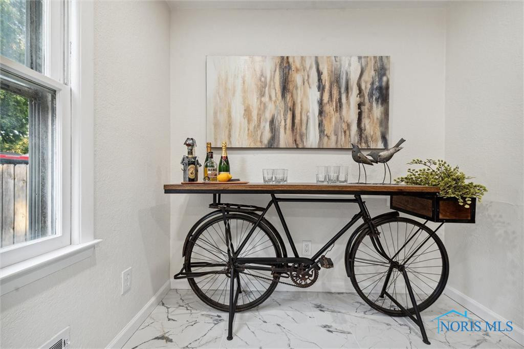 3554 Hazelhurst Avenue