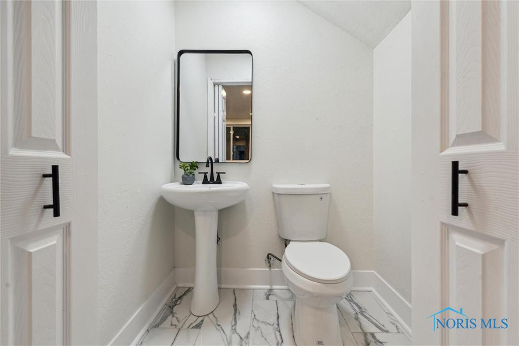 3554 Hazelhurst Avenue