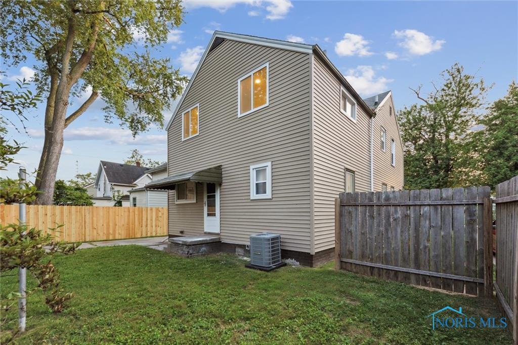 3554 Hazelhurst Avenue