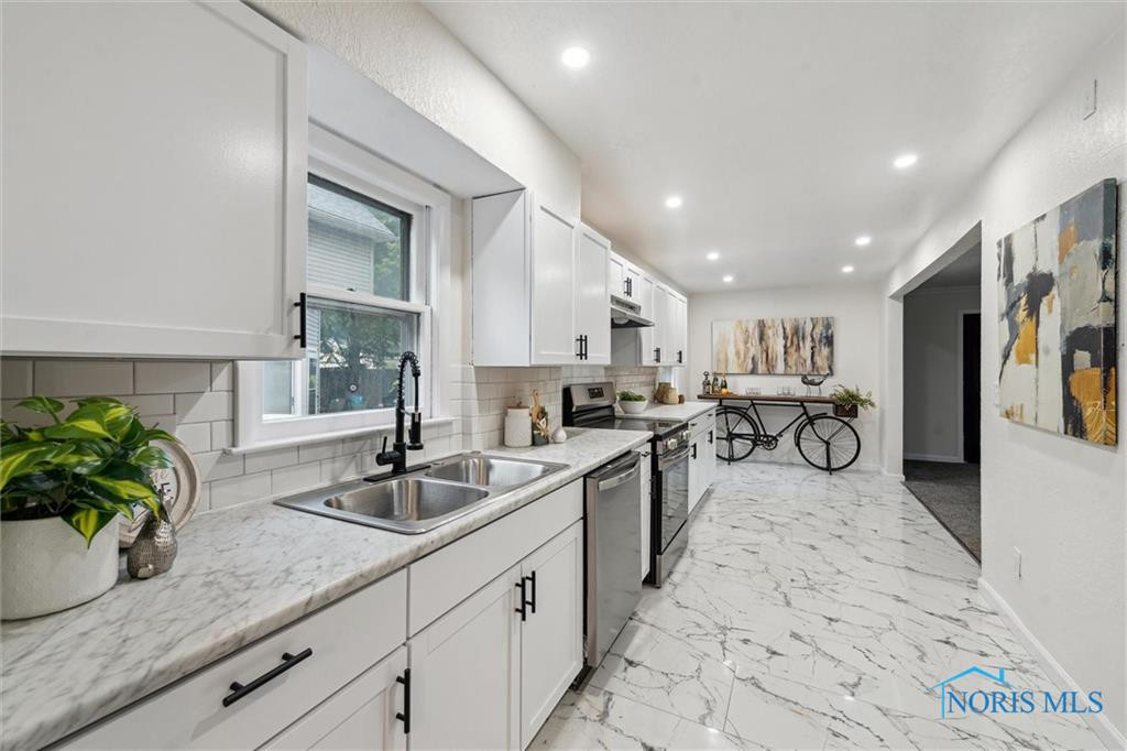 3554 Hazelhurst Avenue