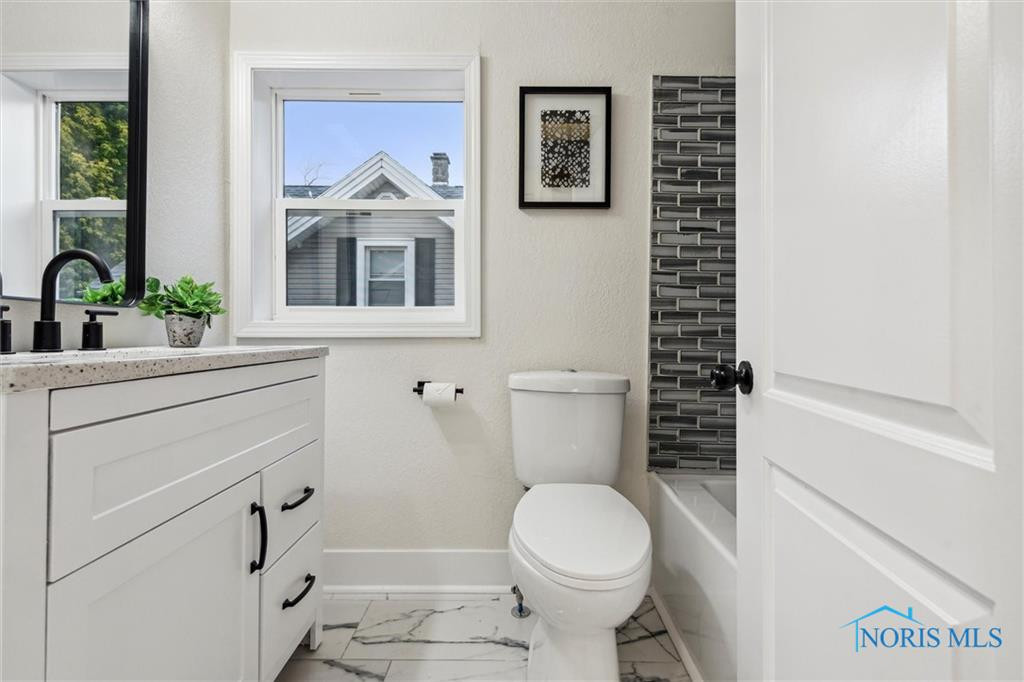 3554 Hazelhurst Avenue