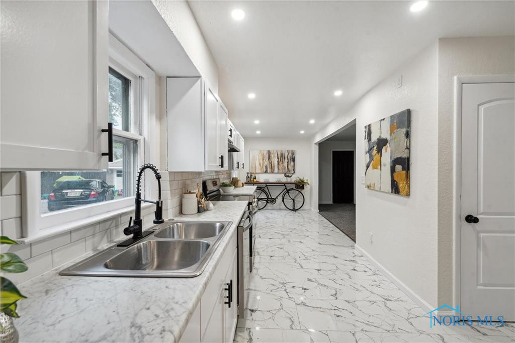 3554 Hazelhurst Avenue