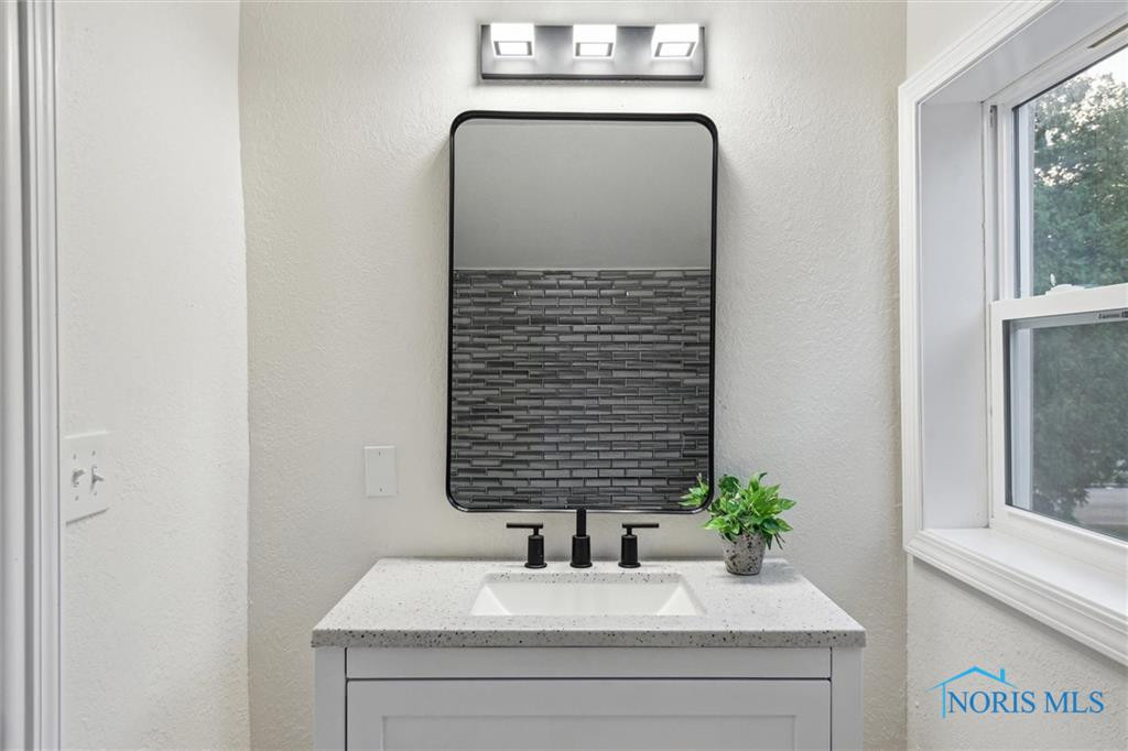 3554 Hazelhurst Avenue