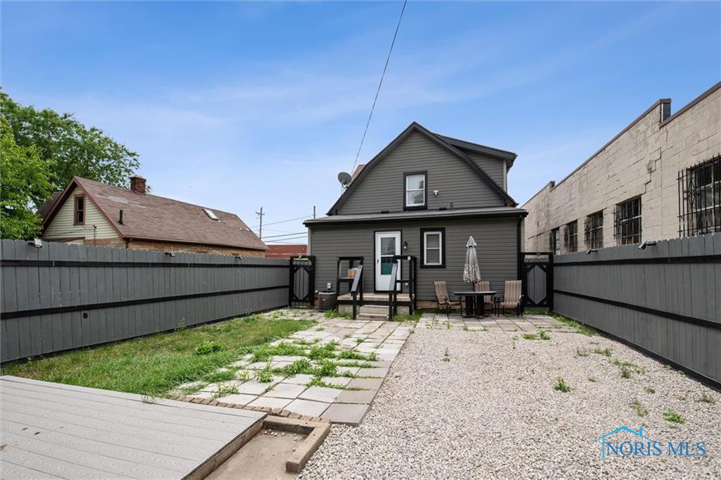 196 W Sylvania Avenue