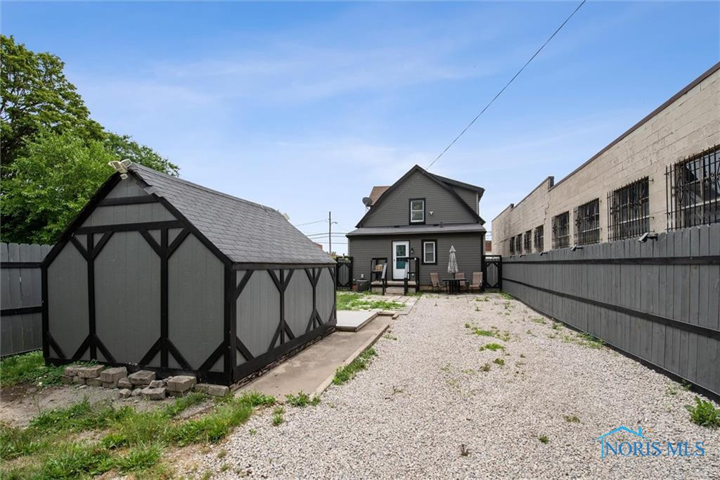 196 W Sylvania Avenue