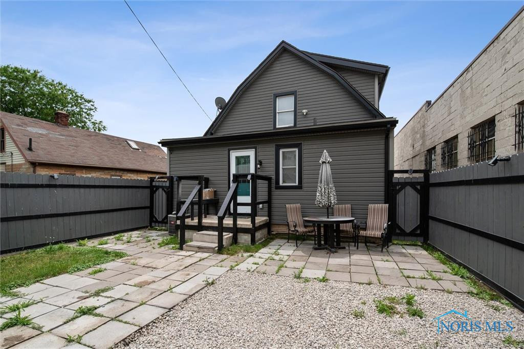 196 W Sylvania Avenue