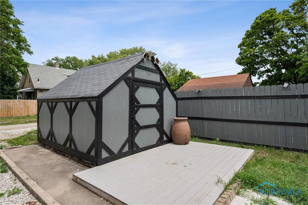 196 W Sylvania Avenue