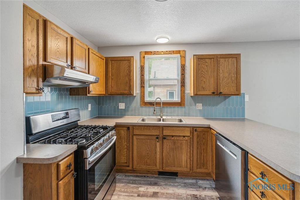 196 W Sylvania Avenue