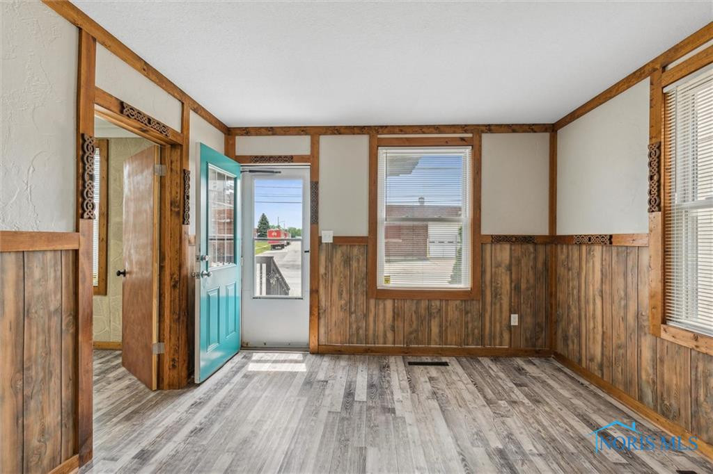 196 W Sylvania Avenue