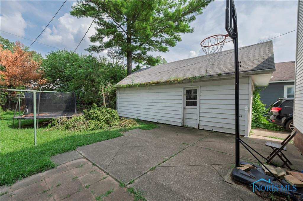 4140 Caroline Avenue