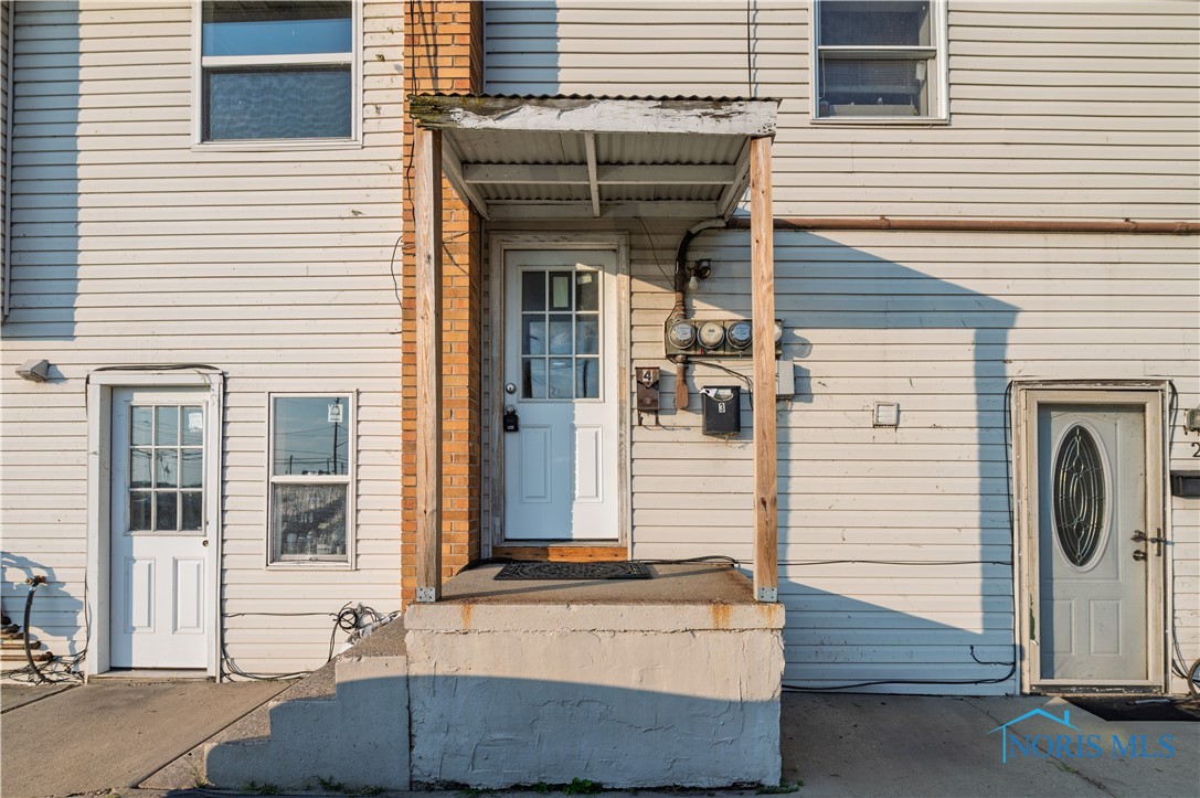 5912 Edgewater Drive