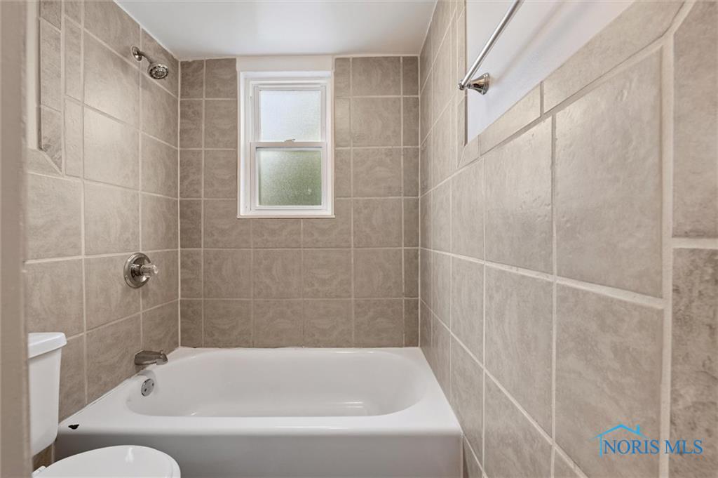 3348 Arlington Avenue 6