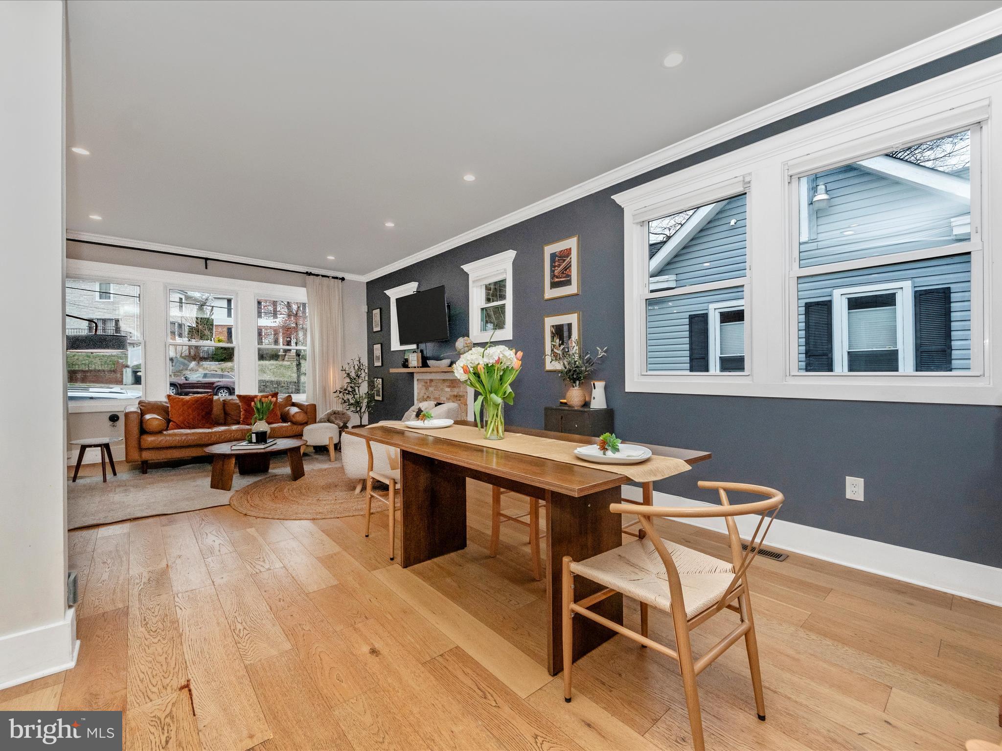 3016 THAYER STREET NE