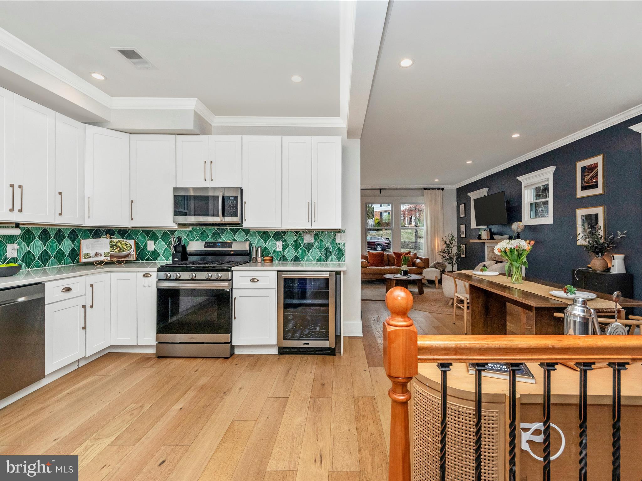 3016 THAYER STREET NE