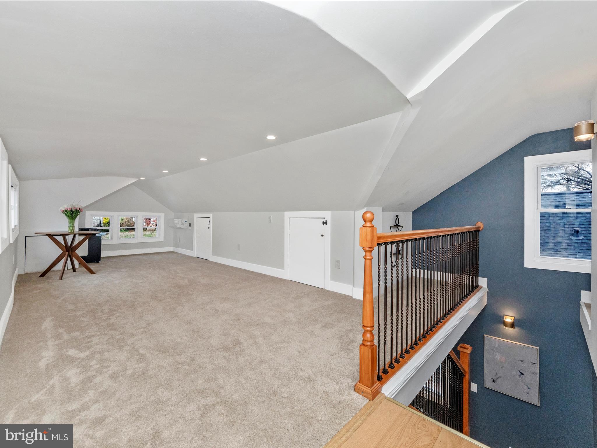 3016 THAYER STREET NE