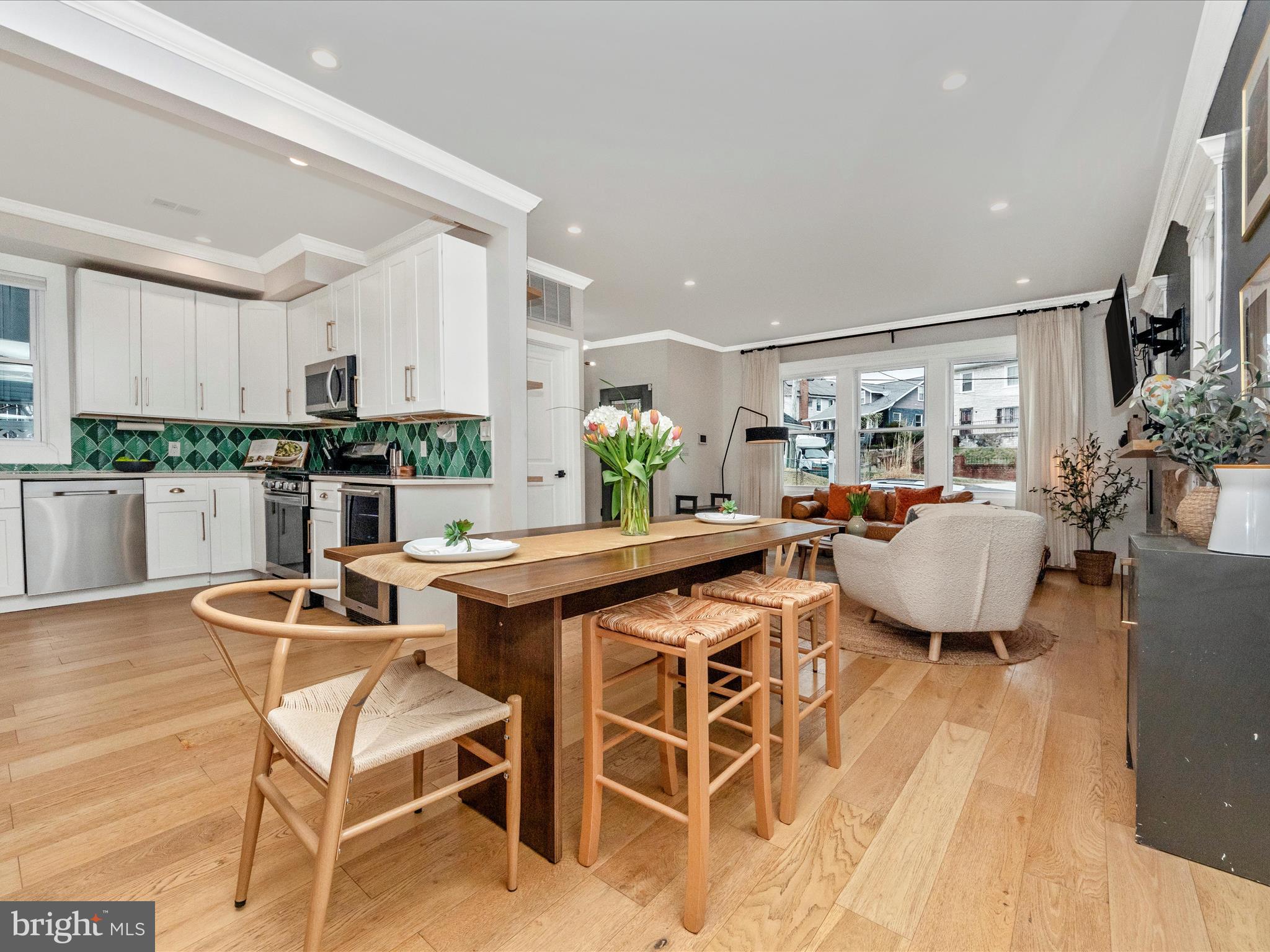 3016 THAYER STREET NE