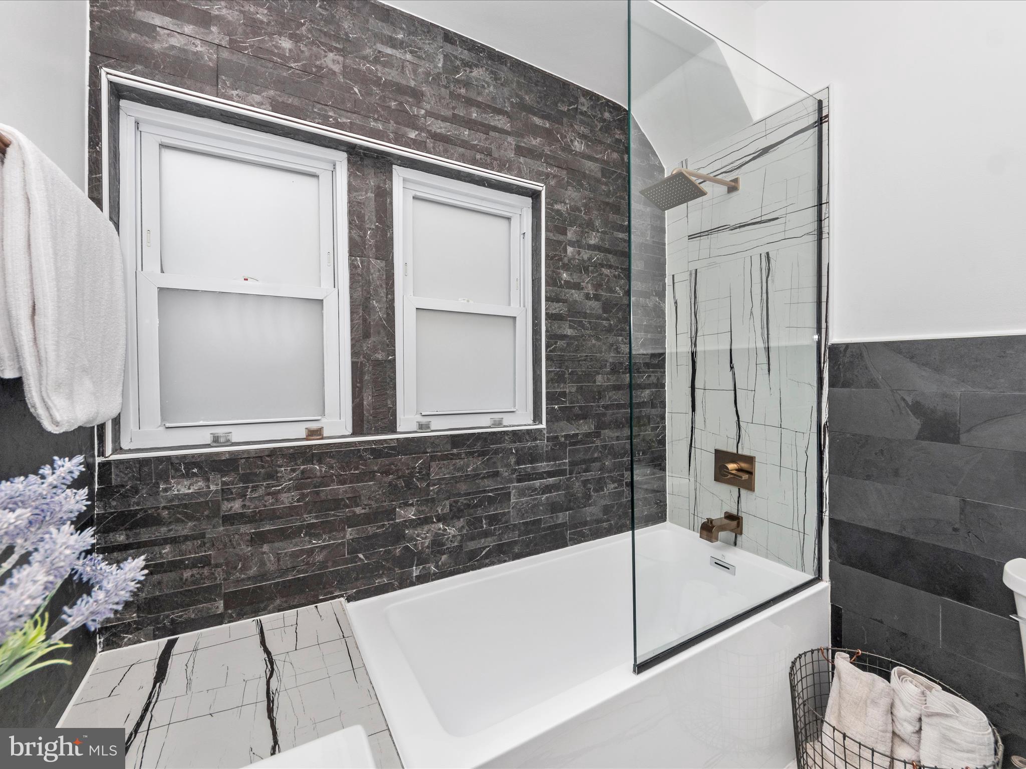 3016 THAYER STREET NE