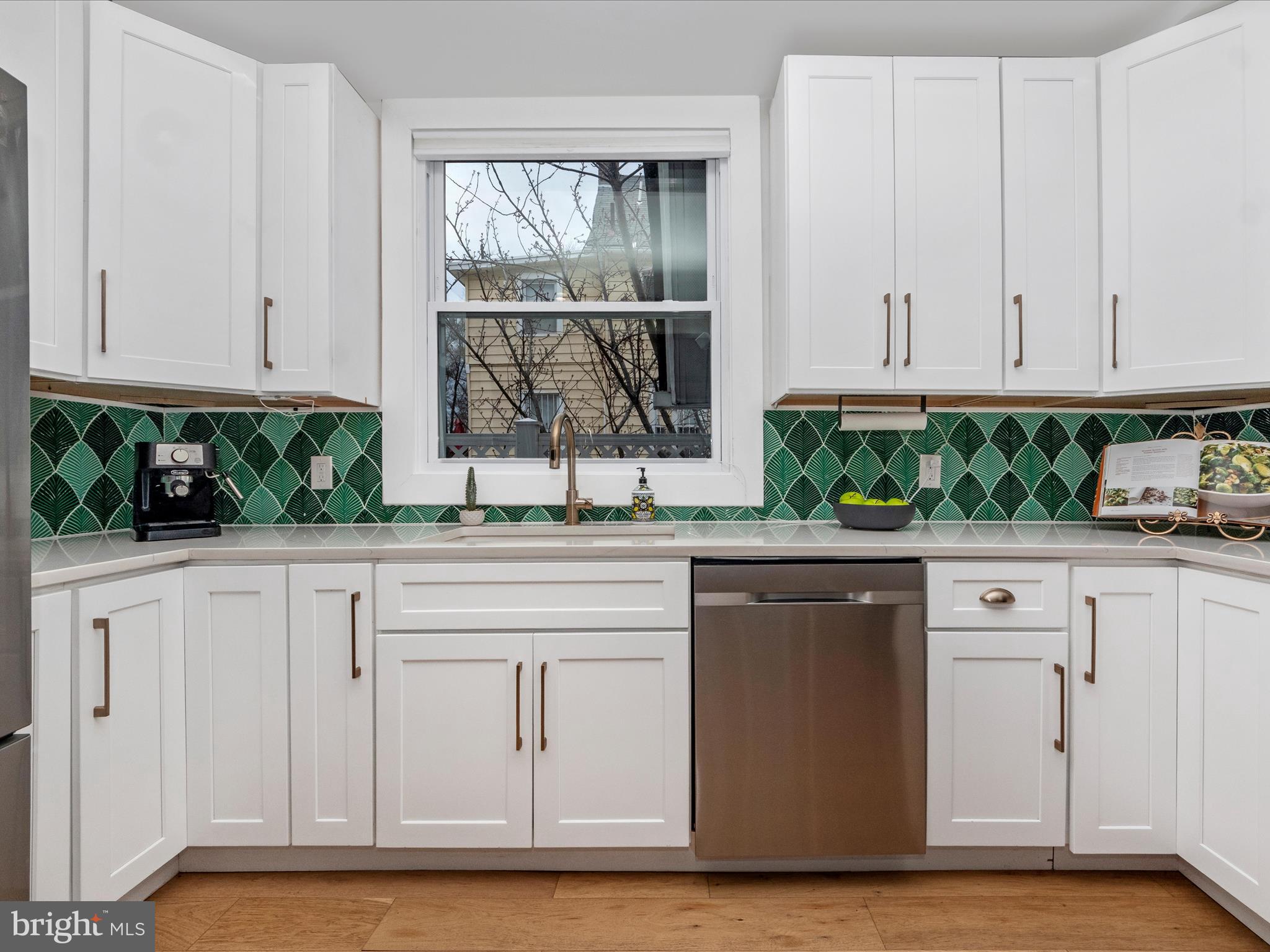 3016 THAYER STREET NE