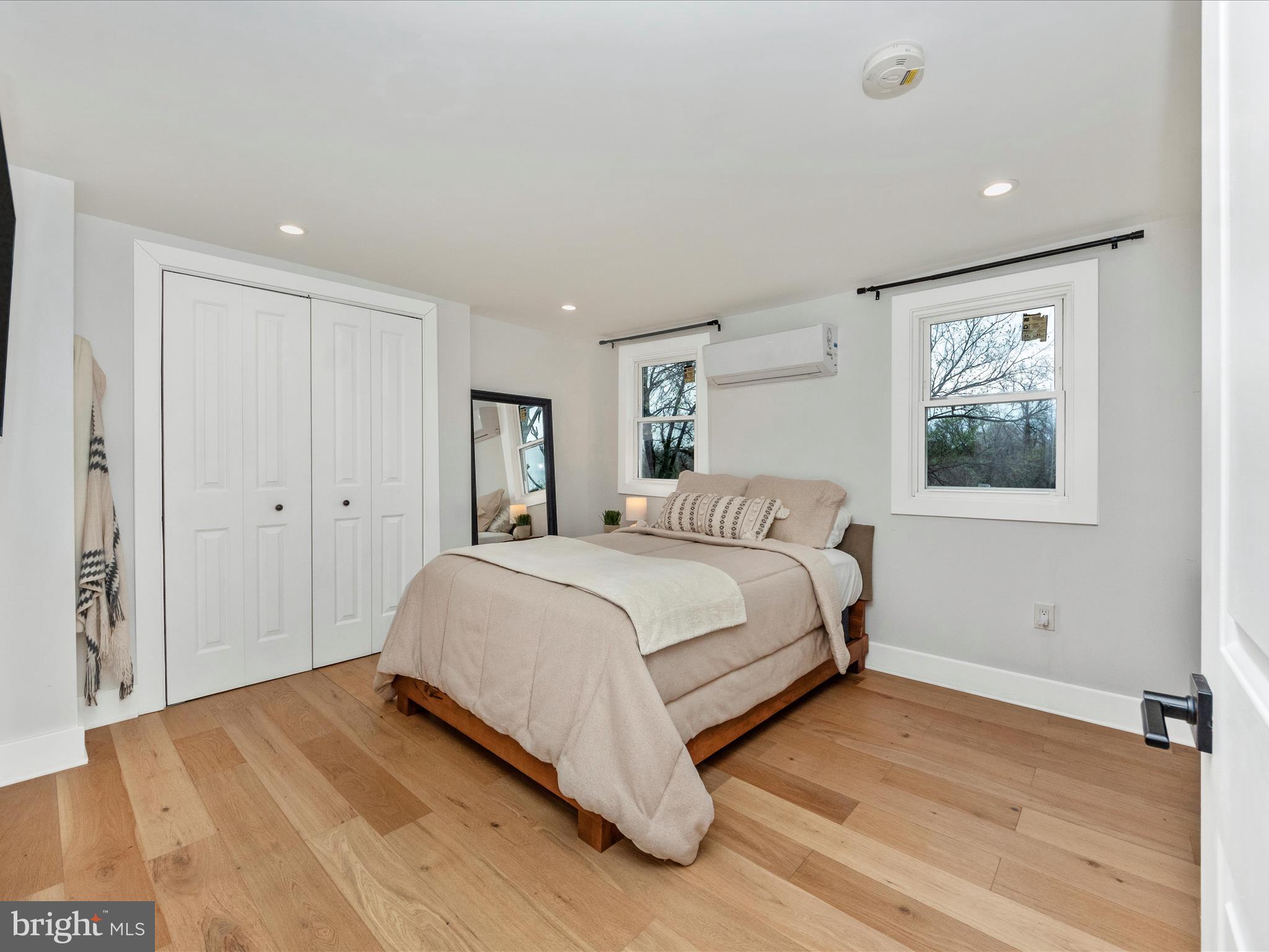 3016 THAYER STREET NE