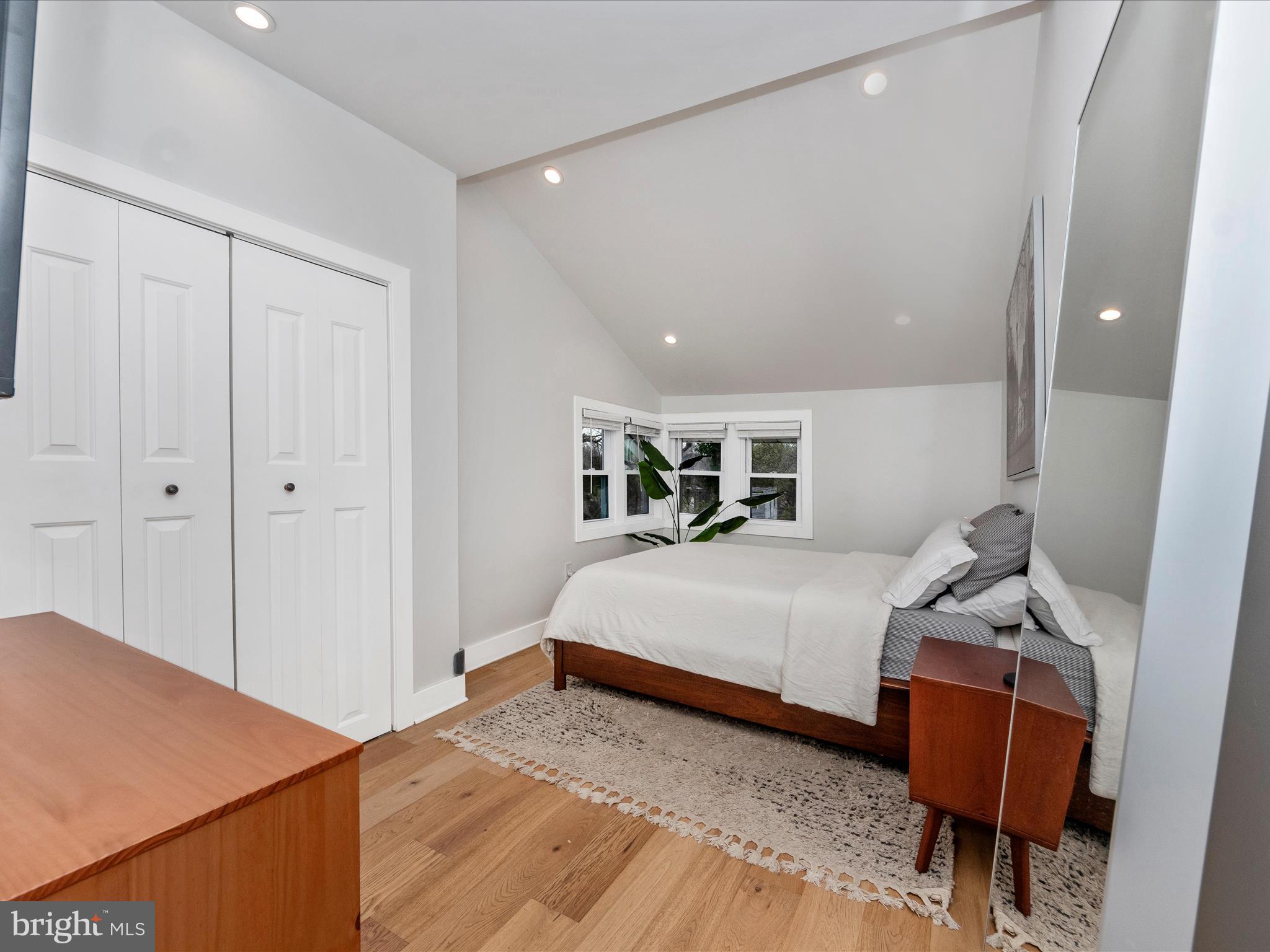 3016 THAYER STREET NE