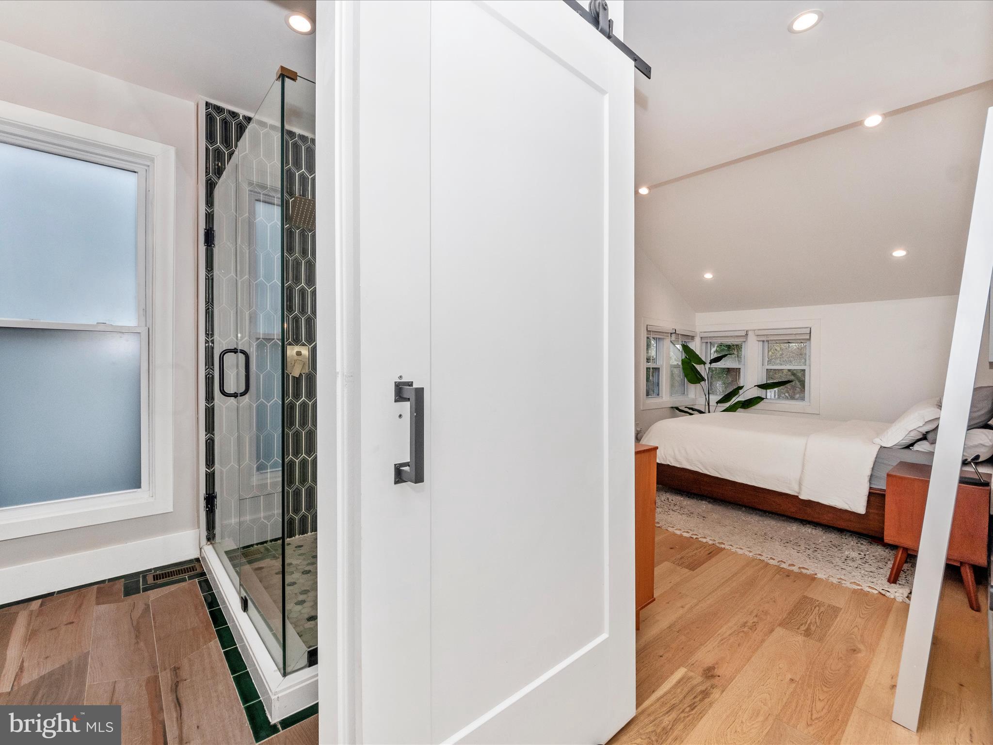 3016 THAYER STREET NE