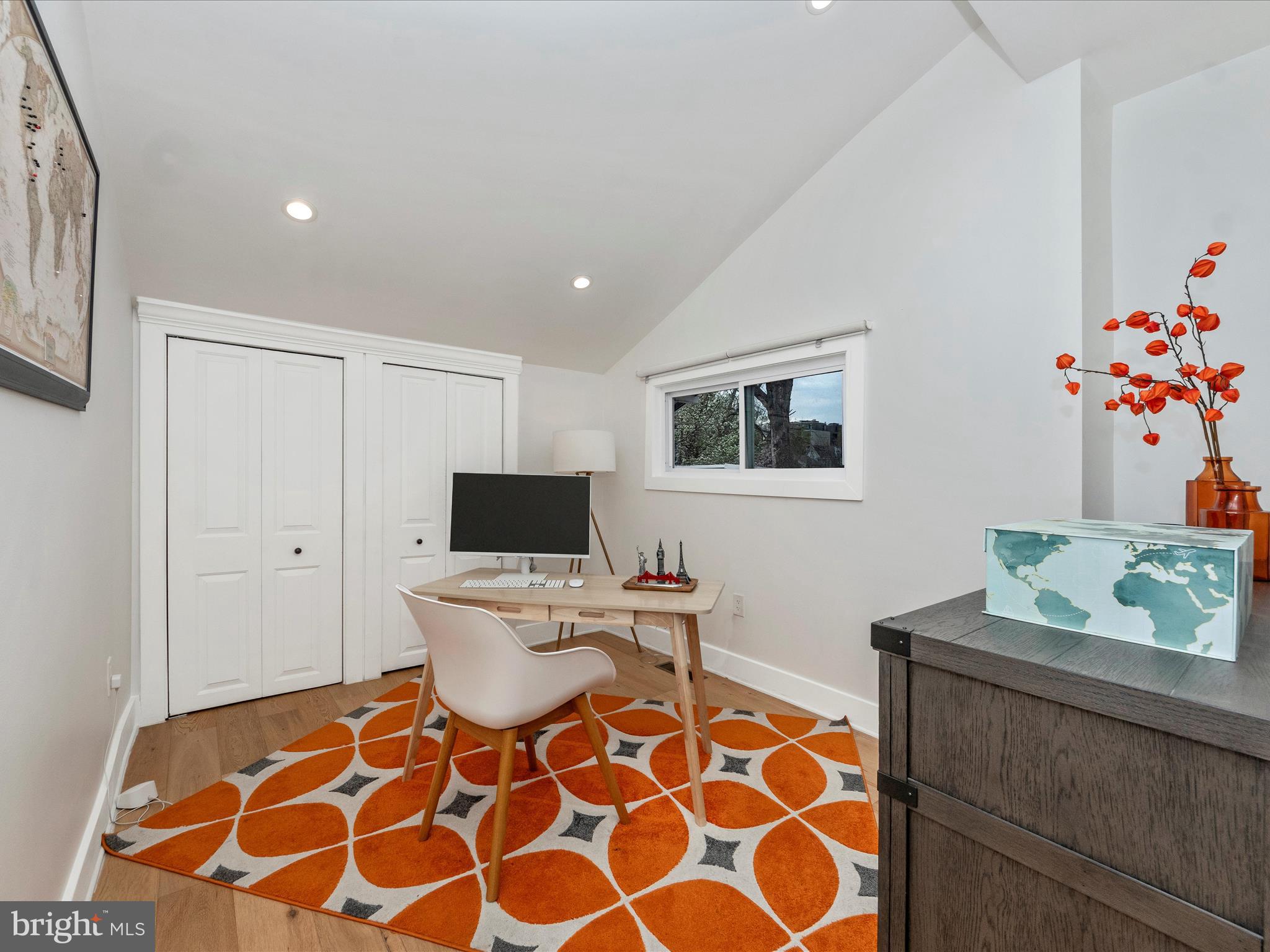 3016 THAYER STREET NE