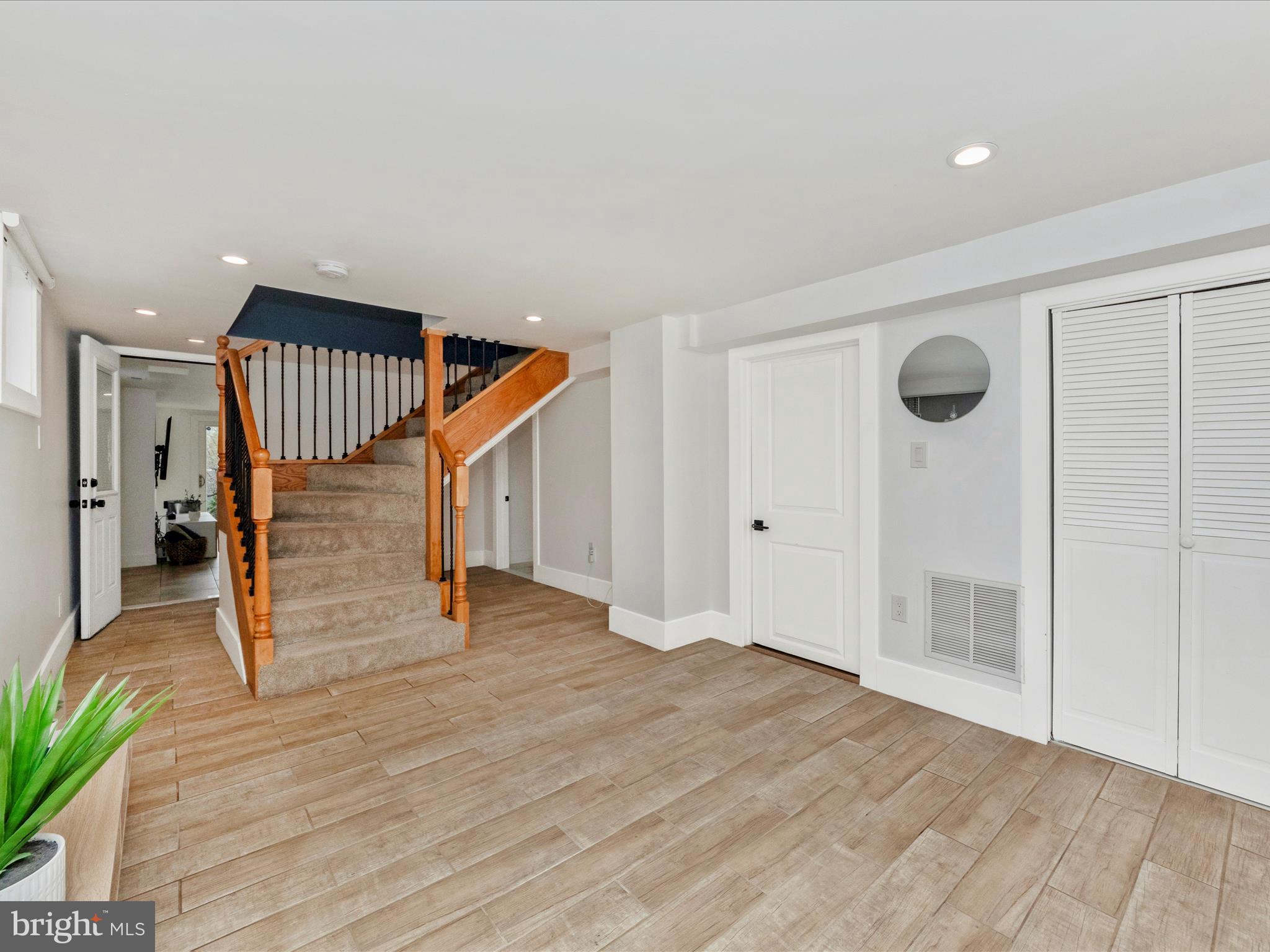 3016 THAYER STREET NE