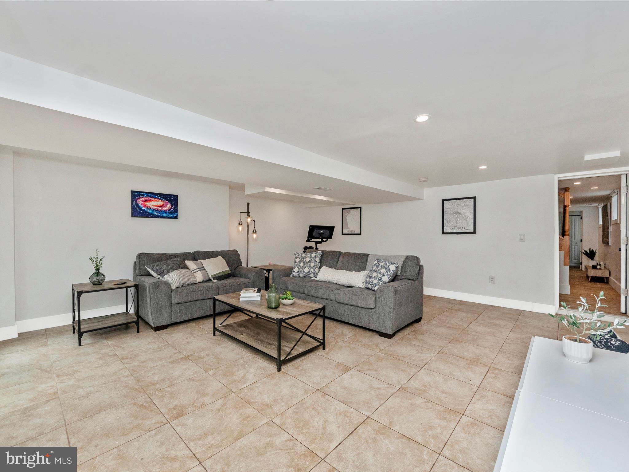 3016 THAYER STREET NE