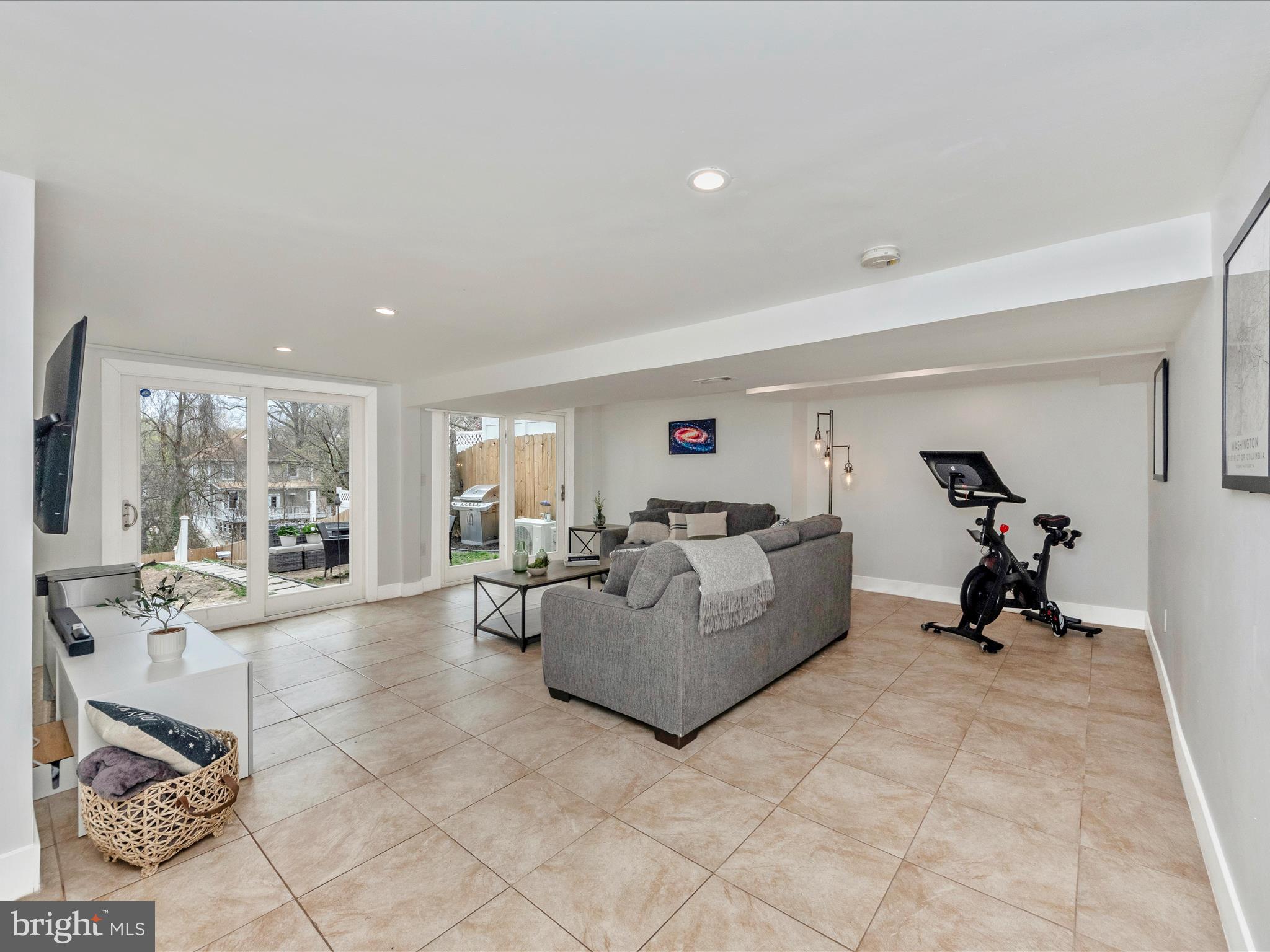 3016 THAYER STREET NE