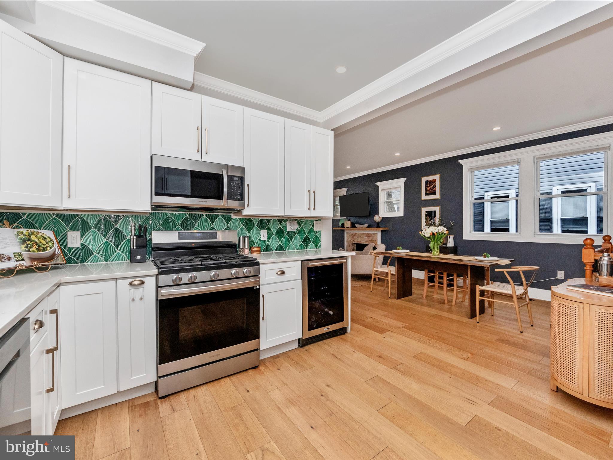 3016 THAYER STREET NE