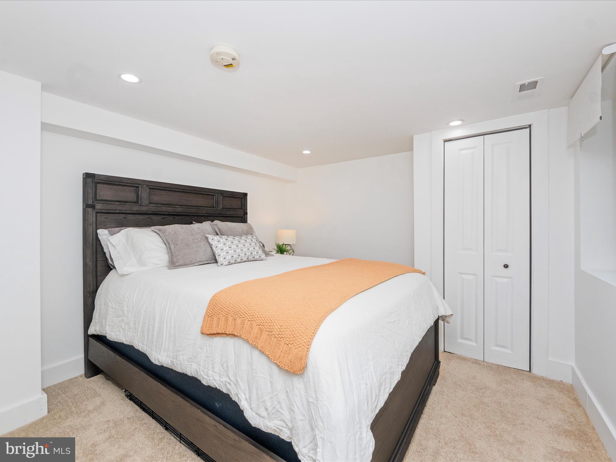 3016 THAYER STREET NE