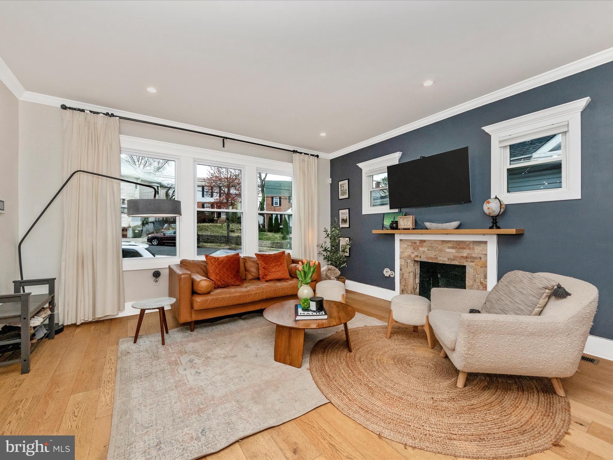 3016 THAYER STREET NE