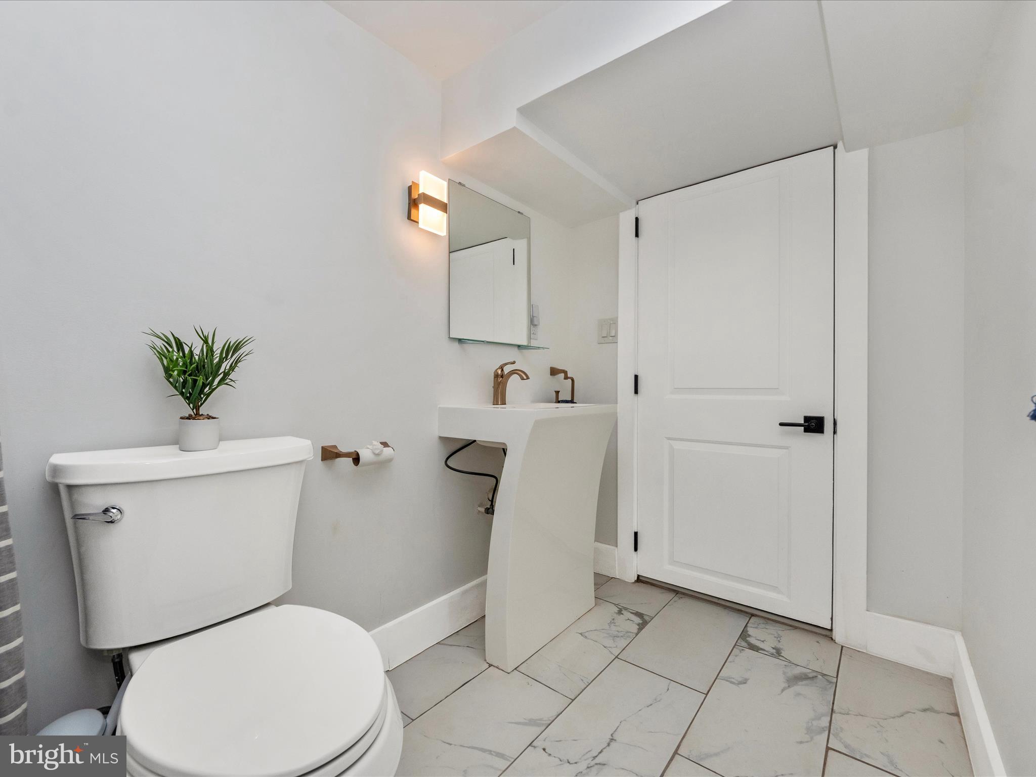 3016 THAYER STREET NE