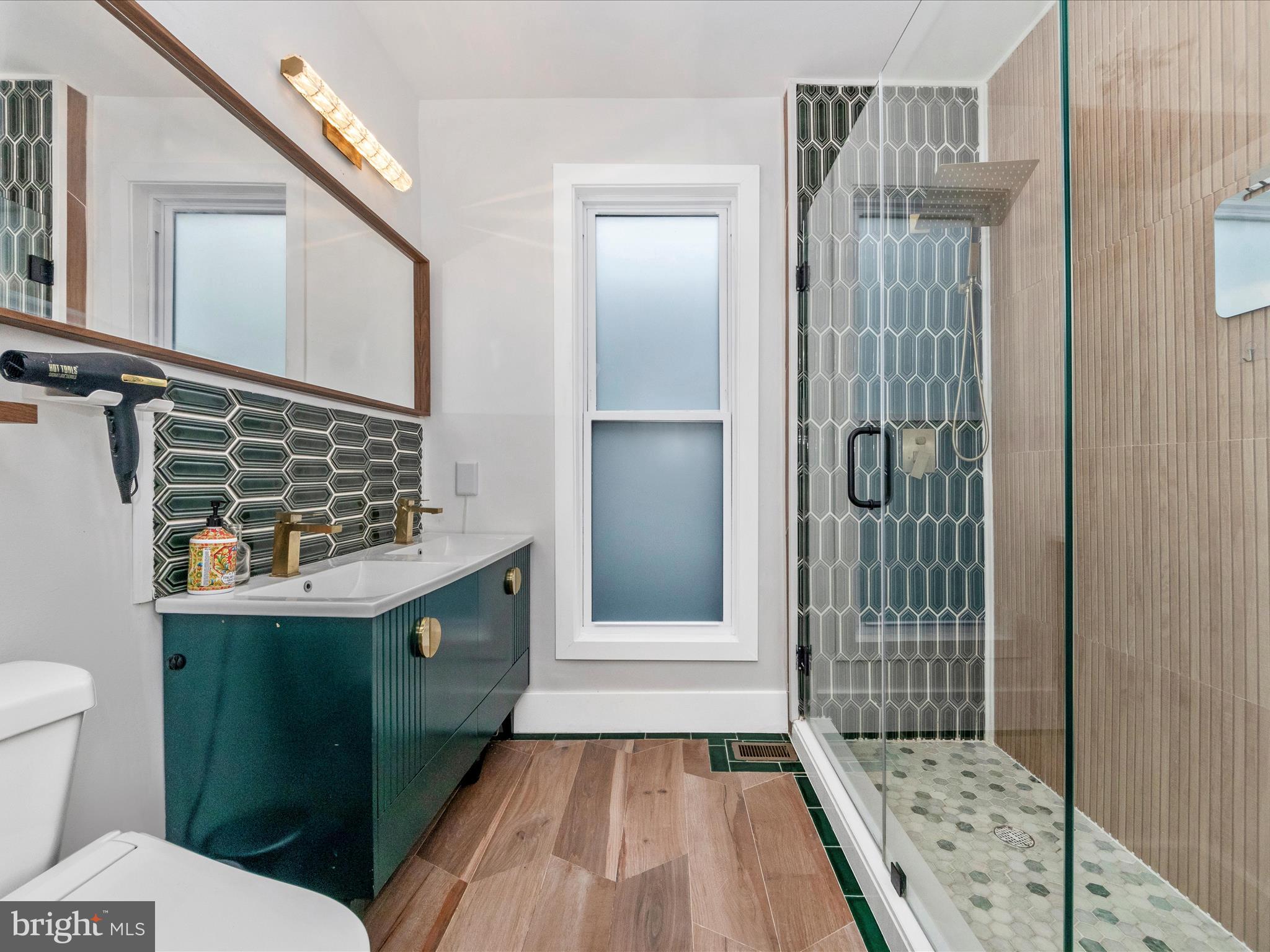 3016 THAYER STREET NE