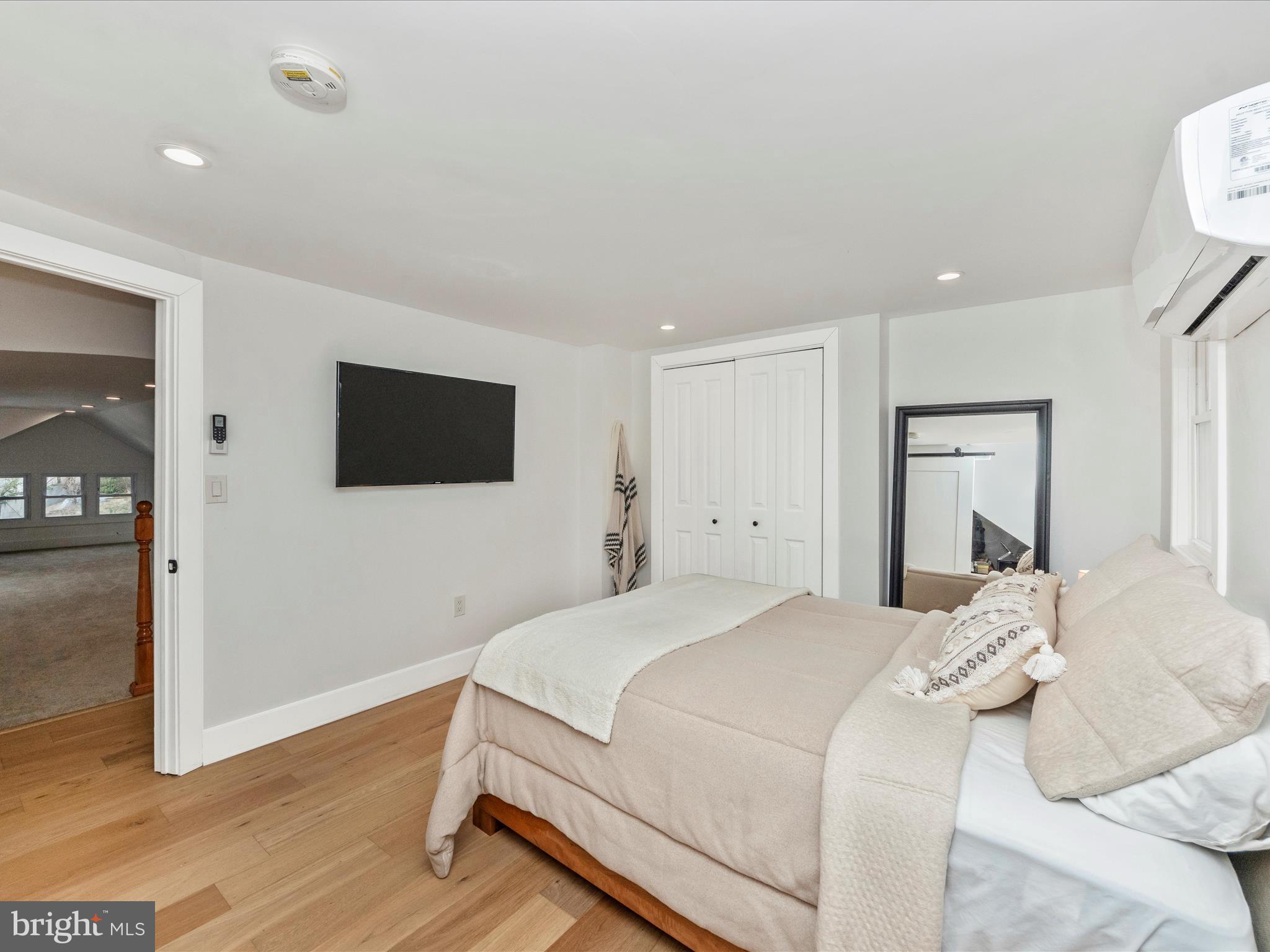 3016 THAYER STREET NE