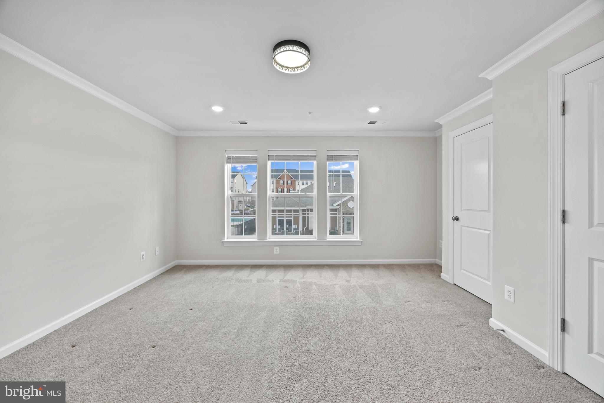 5936 FORUM SQUARE