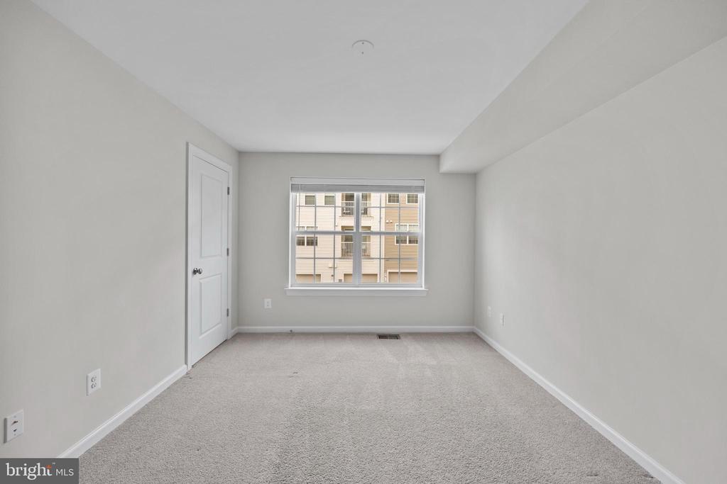5936 FORUM SQUARE
