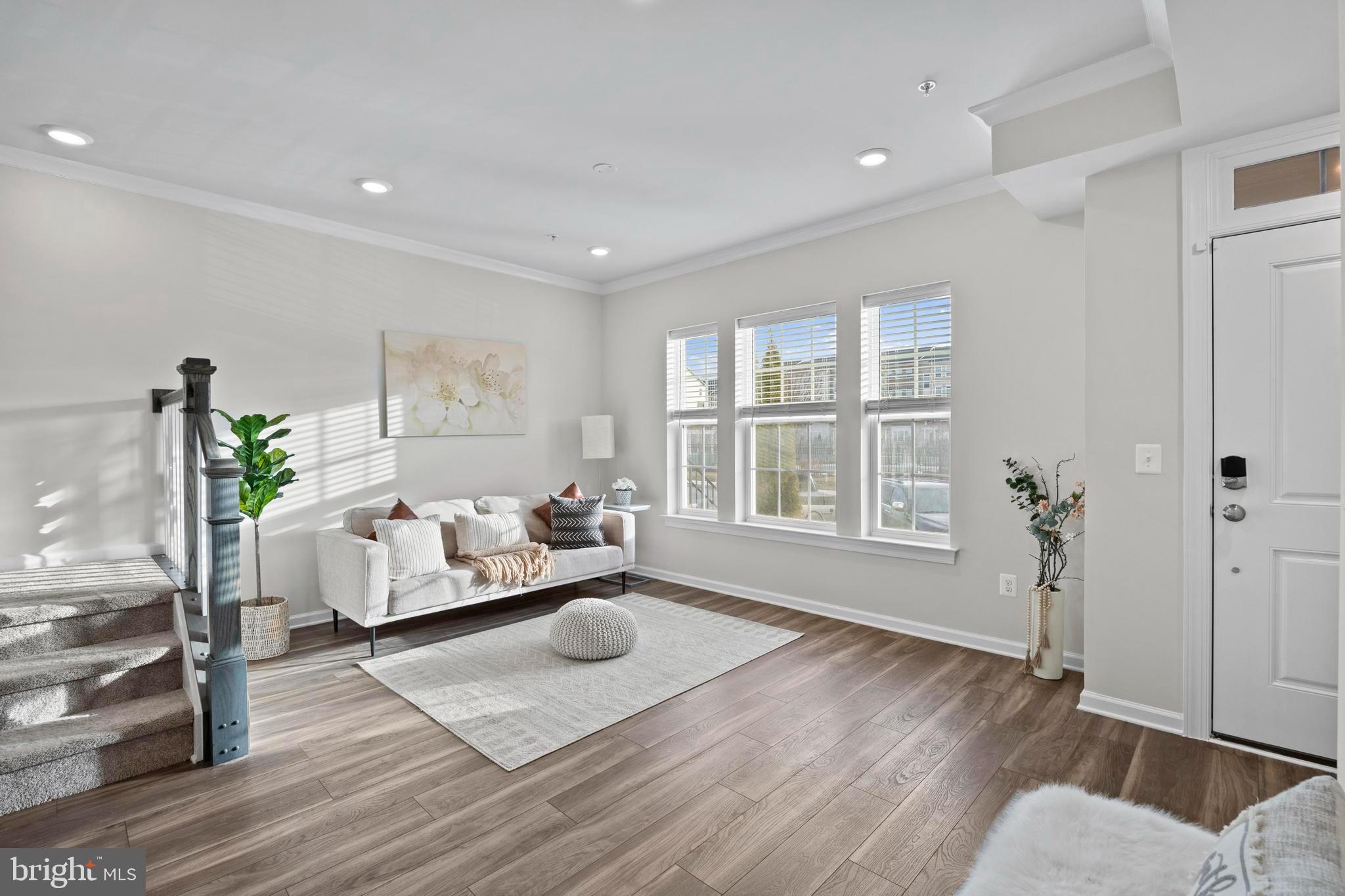 5936 FORUM SQUARE