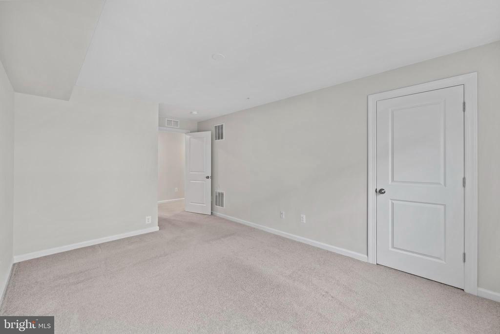 5936 FORUM SQUARE