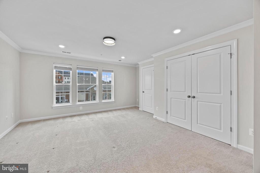 5936 FORUM SQUARE